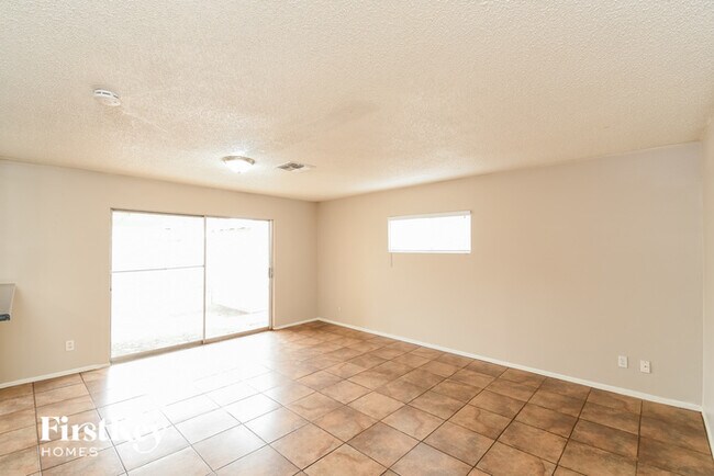 Building Photo - 940 E Loma Vista Dr