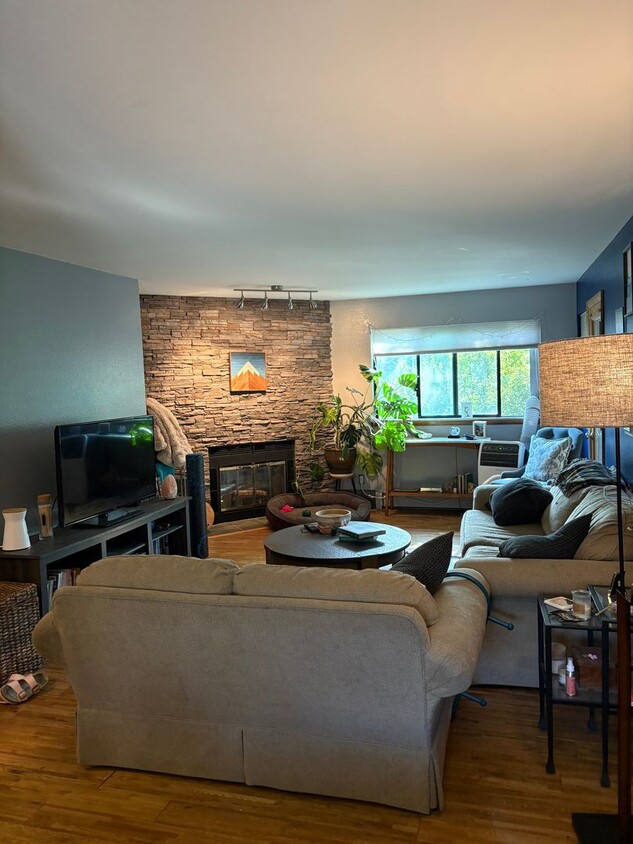 Bright and Sunny 2-Bedroom/2-Bathroom for ... - Bright and Sunny 2-Bedroom/2-Bathroom for ...