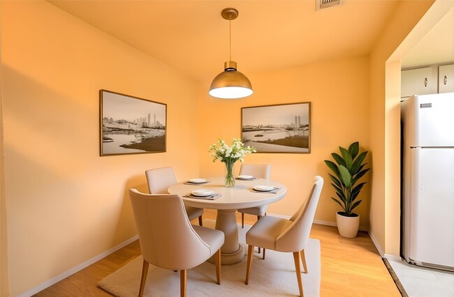 Building Photo - 9009 Richmond Ave.