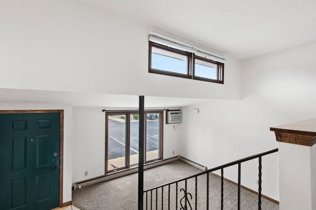 Foto del edificio - 2404 Canter Ln