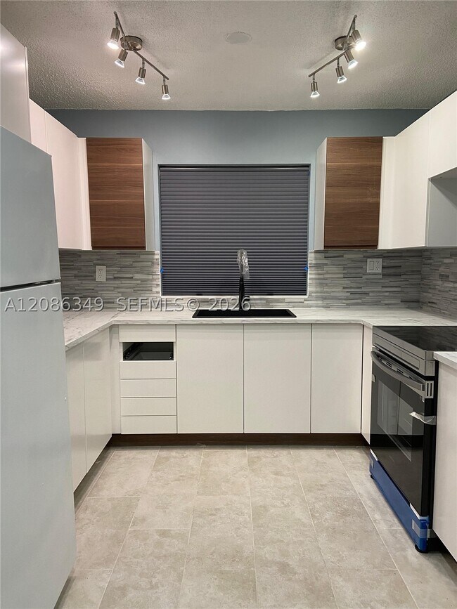 Foto del edificio - 2740 W 62nd St