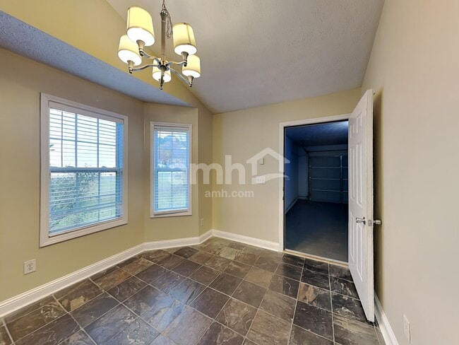 Building Photo - 2710 Meadow Gate Way