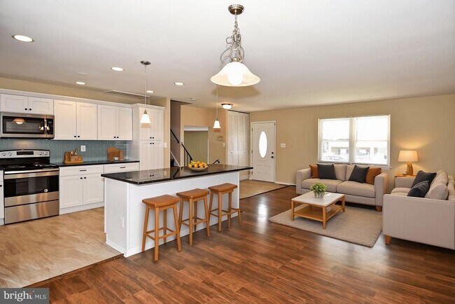 Building Photo - 1209 Marton St