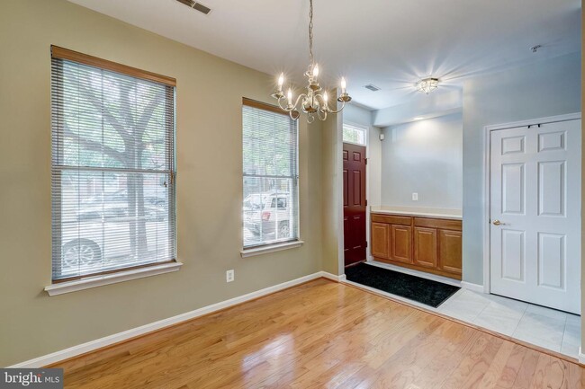 Foto del edificio - 1319 Towson St
