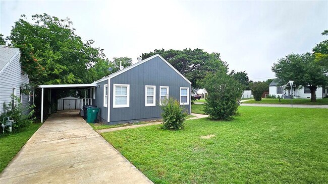 Building Photo - 2417 NW 36th Terrace