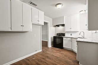 Building Photo - 911 Patsy Dr