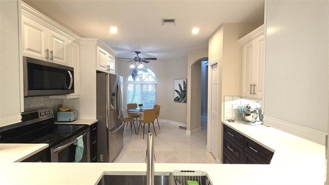 Building Photo - 504 W Palm Aire Dr