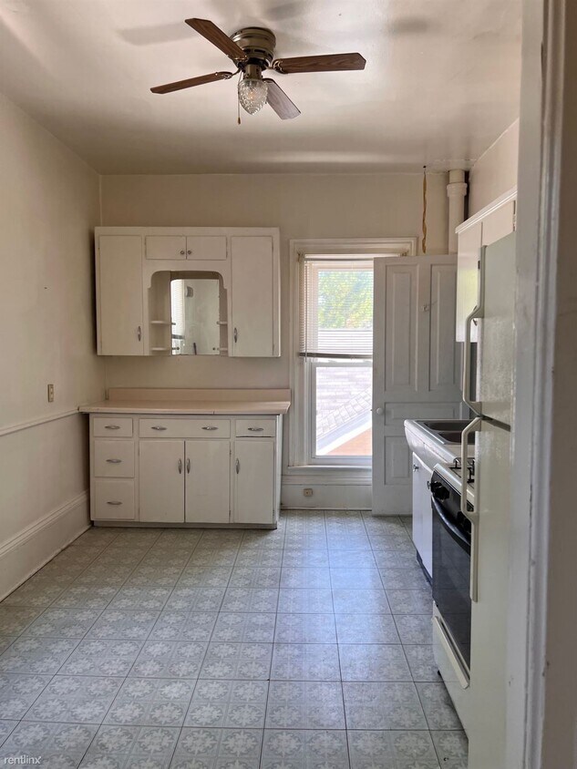 Foto del edificio - 2 br, 1 bath Triplex - 603 N Granger St Ap...