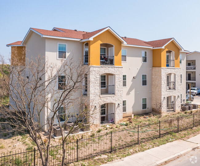 Foto del edificio - La Marquesa Apartments