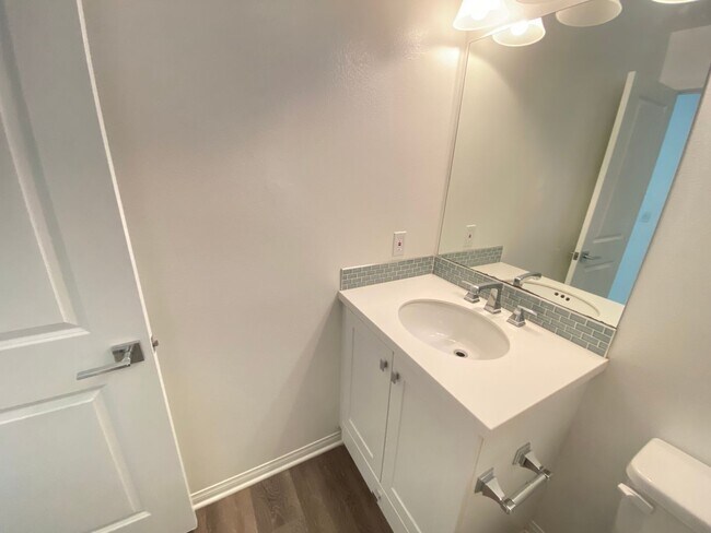 Foto del edificio - 2721 S El Camino Real