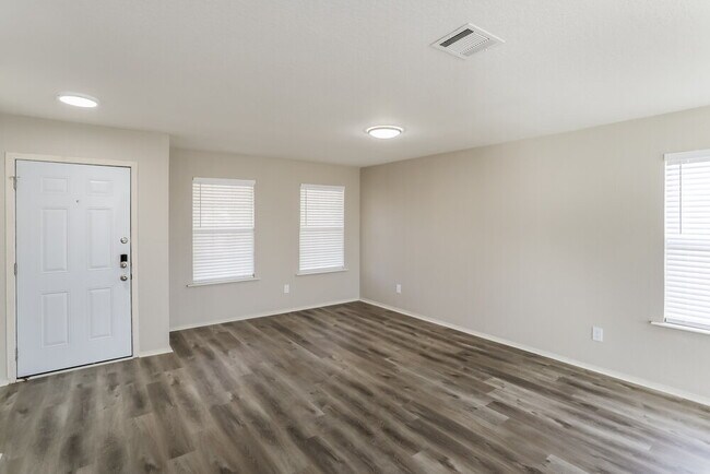 Foto del edificio - 549 Crystal Springs Dr