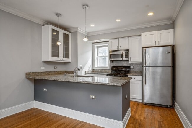Building Photo - 1429 W Elmdale Ave