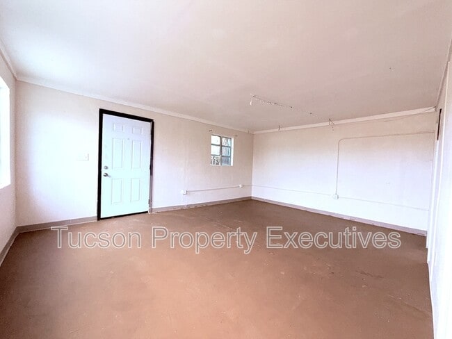 Building Photo - 3168 E Benson Hwy