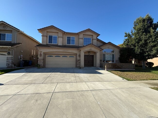 Building Photo - $4795 - Beautiful 5 Bedroom 3 Bath Home wi...