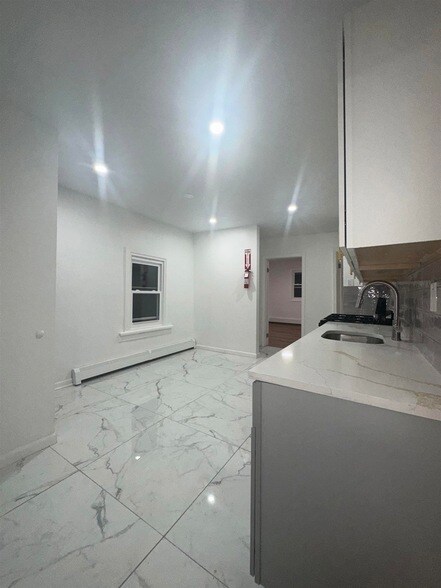 Foto del edificio - 23 Valley Pl