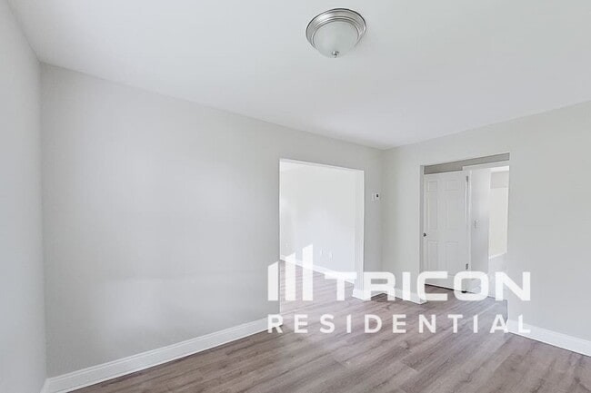 Foto del edificio - 3300 Maygreen Ave