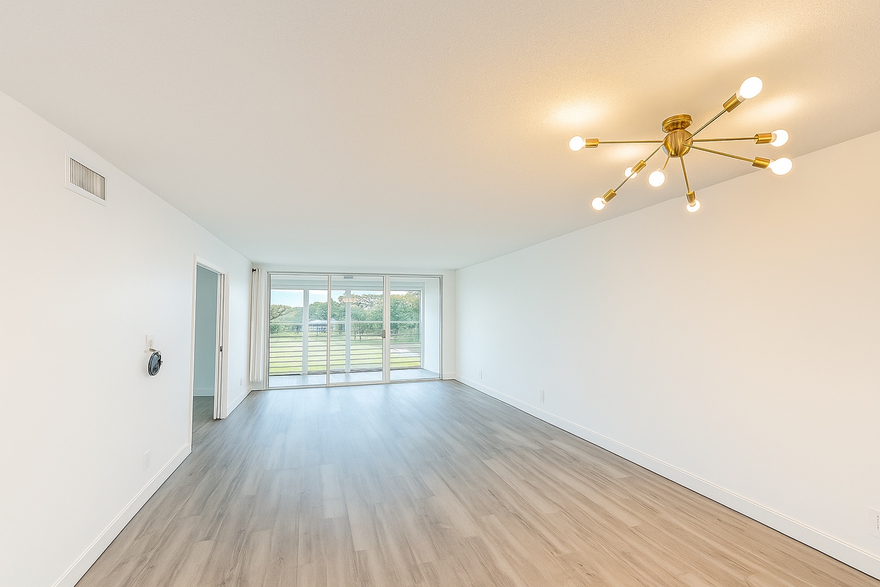 Foto principal - 4030 W Palm Aire Dr