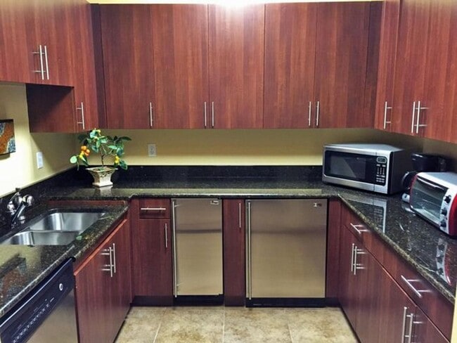 Foto del edificio - 4905 Midtown Ln