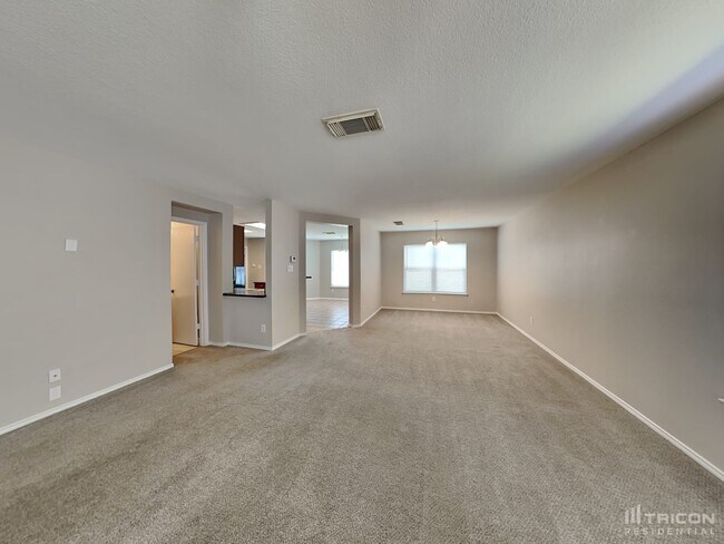Building Photo - 7621 Forest Vale Live Oak TX