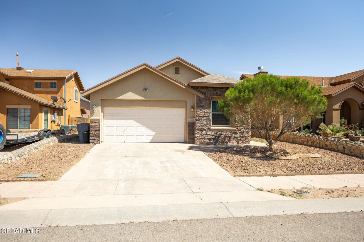 Primary Photo - 11932 Mesquite Lake Ln
