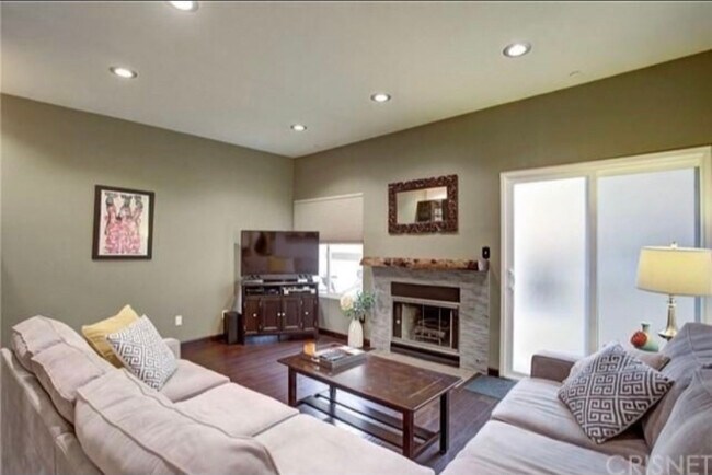 Foto del edificio - 5420 Sylmar Ave