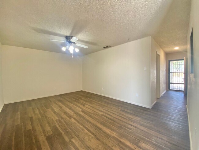 Foto del edificio - 3 bed 1.5 bath now available in Frenship