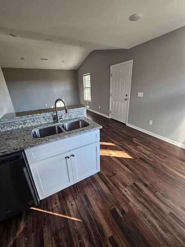 Building Photo - Beautiful Single-family home!