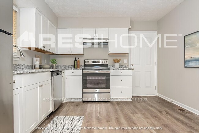 Building Photo - 3011 Woodfield Dr