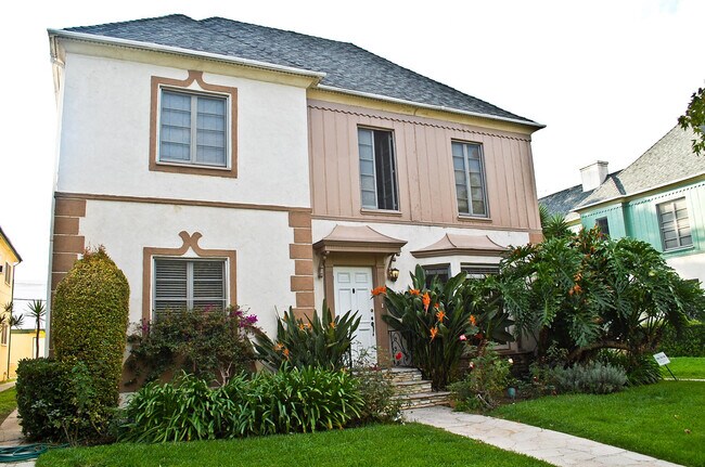 Front view - 1221 S Alfred St