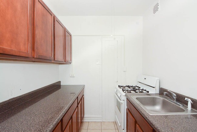 Building Photo - 4832 N Damen Ave