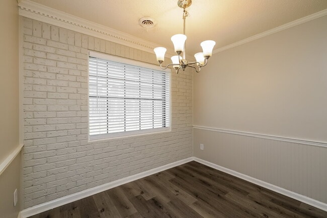Building Photo - 4558 Pinegate Dr