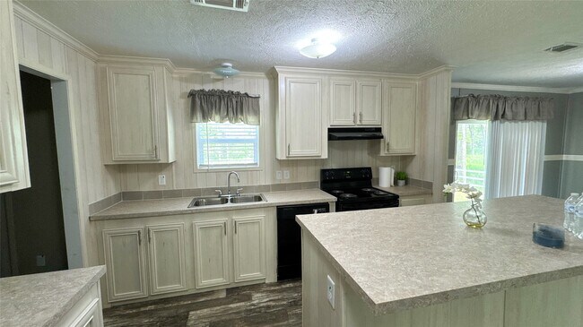 Building Photo - 7865 Pinecone Ln
