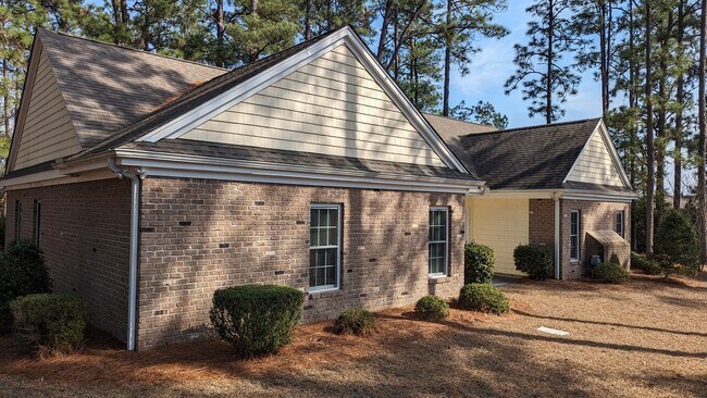 Building Photo - 501 Longwood Pl