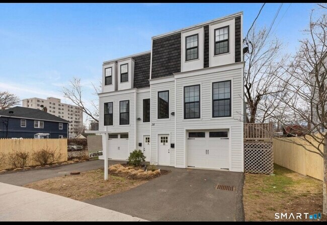 Foto del edificio - 38 W Washington Ave