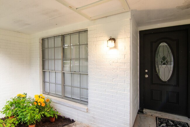 Foto del edificio - 1702 Athens Dr