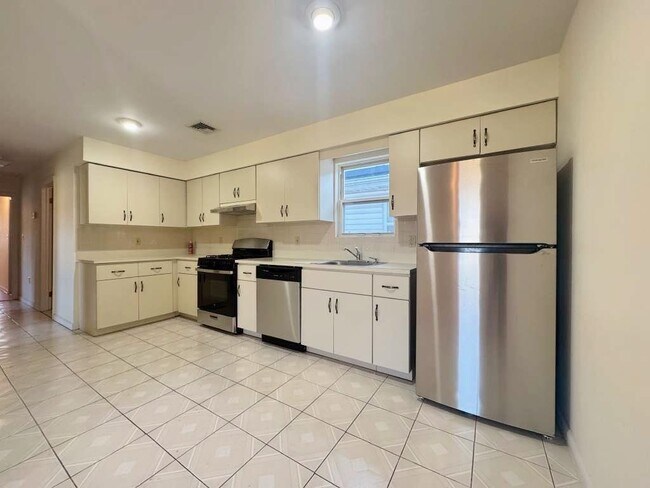 Foto del edificio - 4414 Liberty Ave