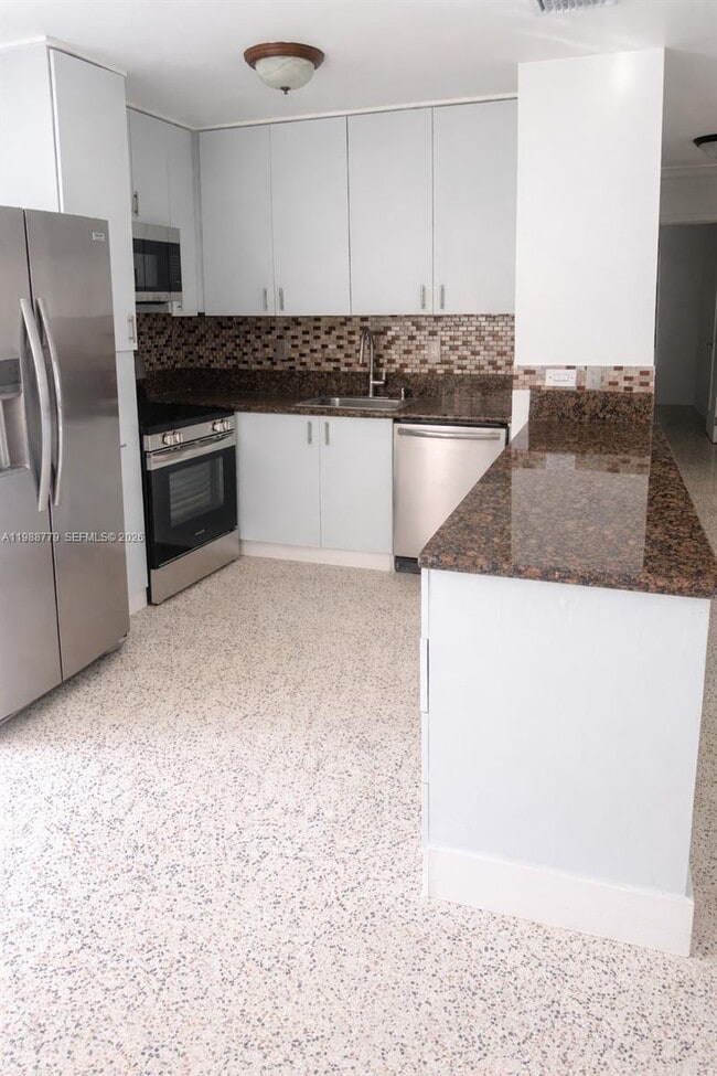 Building Photo - 9831 Martinique Dr