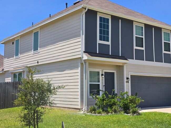 Foto del edificio - 13703 Mariah Dr