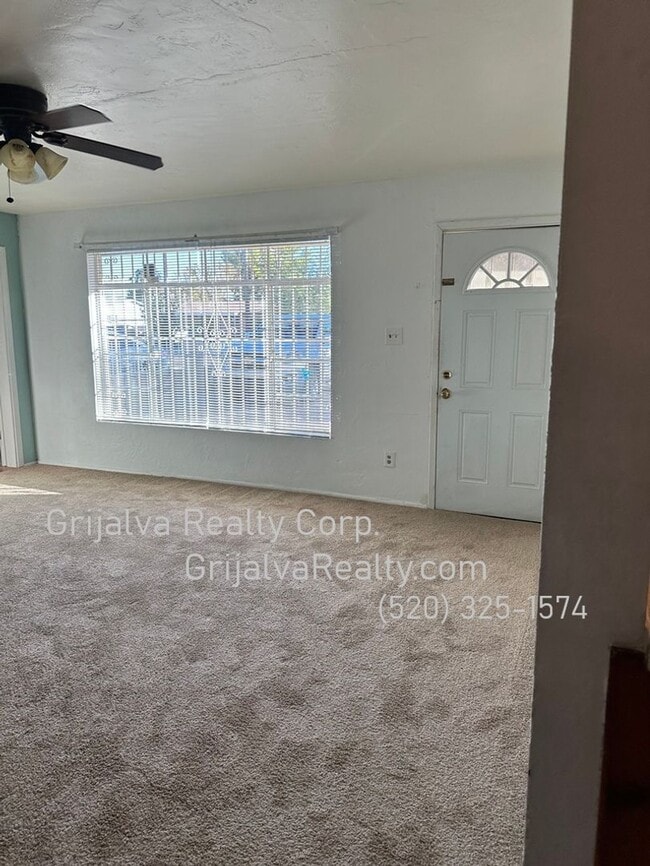 Foto del edificio - 4 Bed, 2 Bath House on a Large Corner Lot for Rent (22nd St/Wilmot)