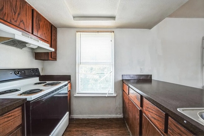 Building Photo - Room in Duplex on Park Plaza Dr