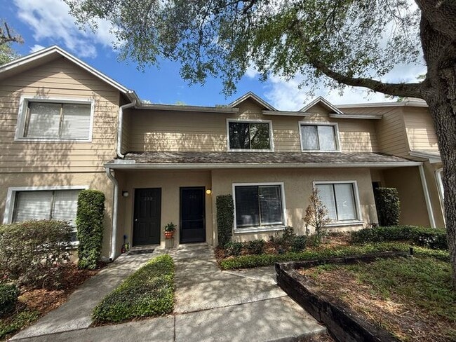 Gorgeous, Completely Remodeled 2/2.5 Condo in Sandlewood Creek- Winter Park! - Gorgeous, Completely Remodeled 2/2.5 Condo in Sandlewood Creek- Winter Park!