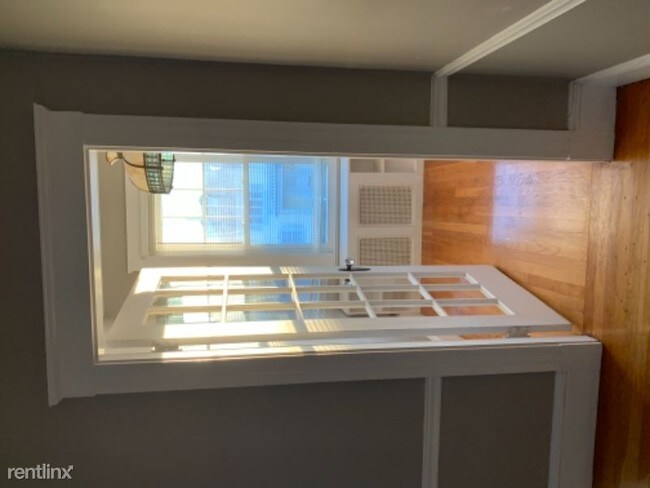 Building Photo - 3 br, 1 bath Apartment - Puritan rd 2 Unit 2