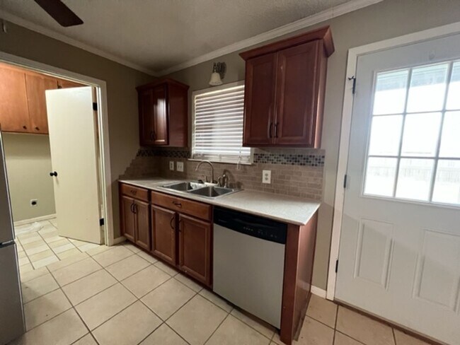 Building Photo - 5226 Llano St