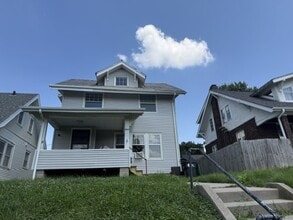 Building Photo - 1005 S 38th St