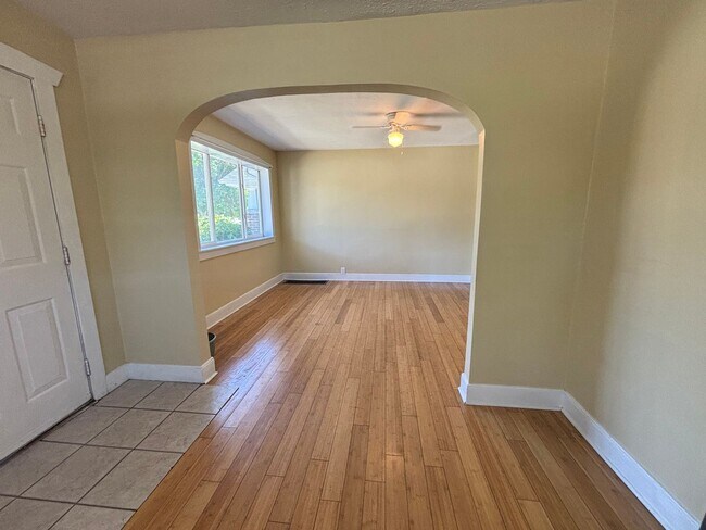 Building Photo - 602-604 S Park St DUPLEX