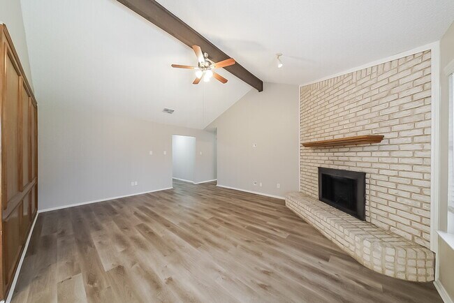 Building Photo - 3100 Green Ridge St
