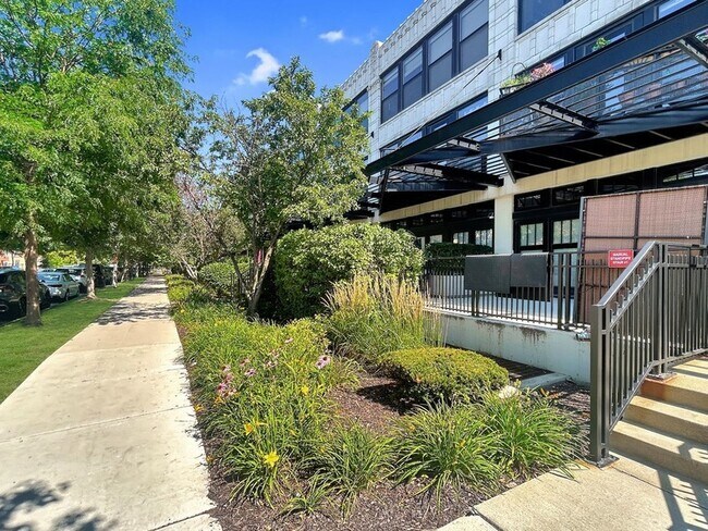 Foto del edificio - 1151 W 14th Pl