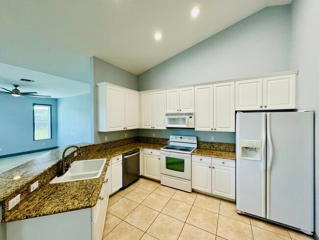 Building Photo - 6126 NW E Deville Cir