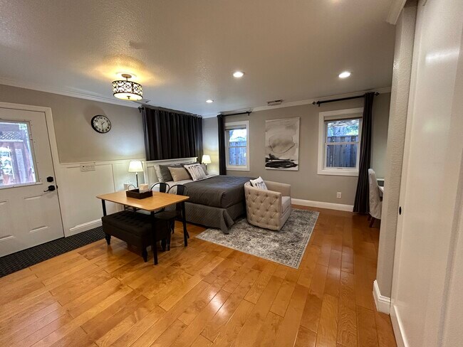 Estudio - 161 Grant St