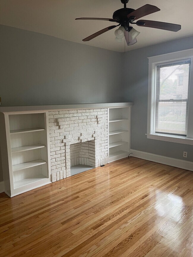 Living Room - 3735 W Grace St